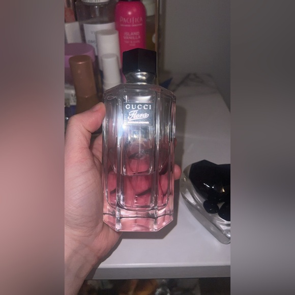 Gucci Flora Perfume with Black Cap - Picture 1 of 1